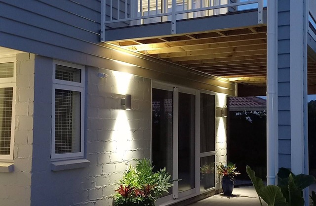 Stylish new apartment near city, harbours, and beautiful Mt Maunganui, sleeps 3