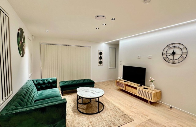 Stylish New Modern 3-BR Home in Auckland – Your Perfect Escape Awaits!