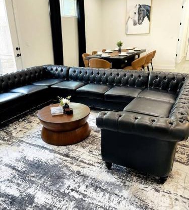 Stylish Oasis - Near City Center - Mins 2 Downtown