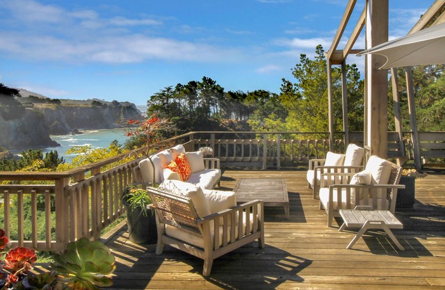 Stylish Oceanfront Home with Stunning Bluff Views, Deck & Veranda - Near Beaches