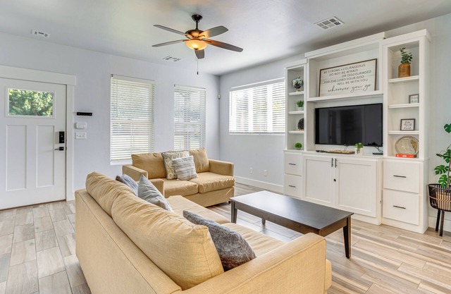Stylish OKC Farmhouse w/Garden - Close to OU