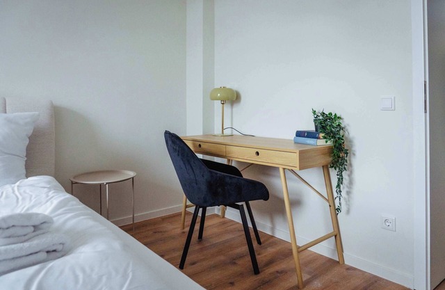 Stylish Old Town Apartment with Parking - Quiet - Central