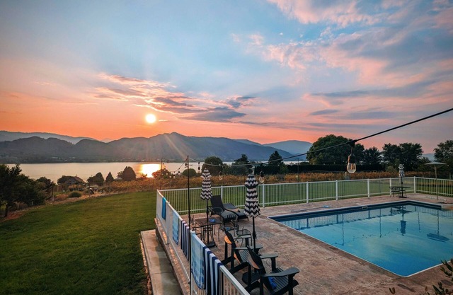Stylish Osoyoos Lakeview Oasis w/Private Pool, Game room, Sunroom!