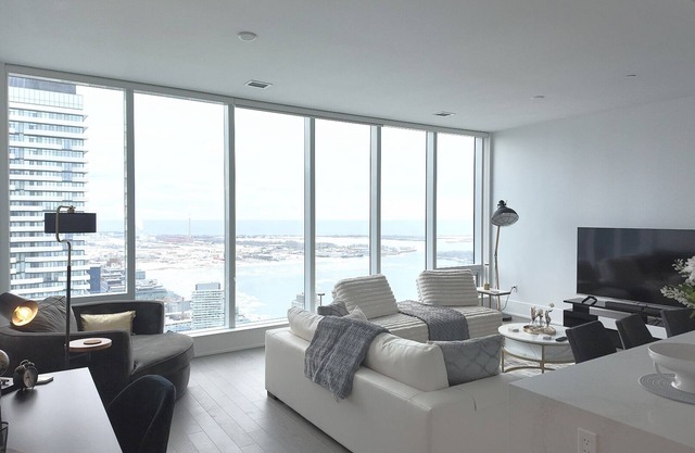 Stylish Penthouse Downtown Toronto! Brand New!