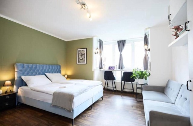 Stylish & Quiet Studio | Parking | WIFI | TV * EM-APARTMENTS DEUTSCHLAND