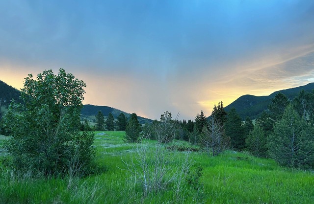 Stylish remodeled home on 30 Acres; access to Silver Run Trail; min to Red Lodge