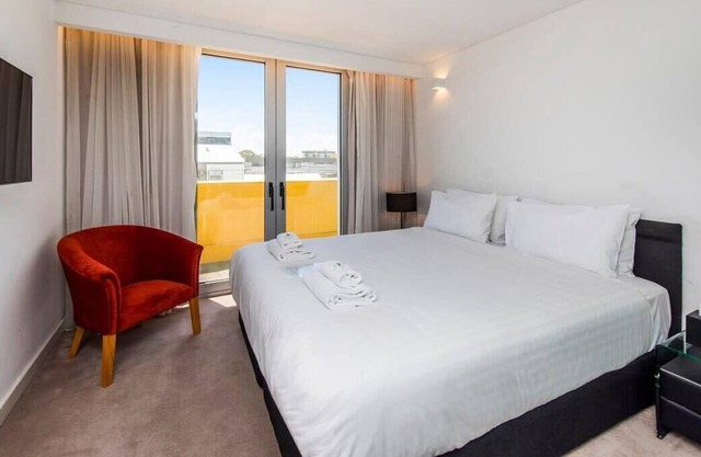 Stylish Room - Enjoy City Views on Rooftop Terrace