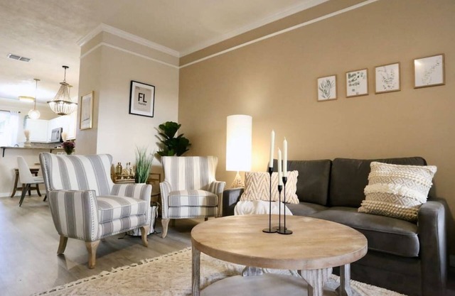 Stylish Sanctuary 🌻 King Beds 2BD Condo