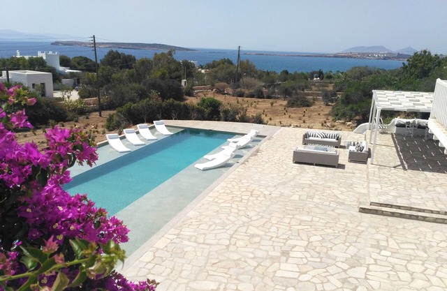 Stylish seaside private villa with pool, 1min from Mikri Santa sandy beach!