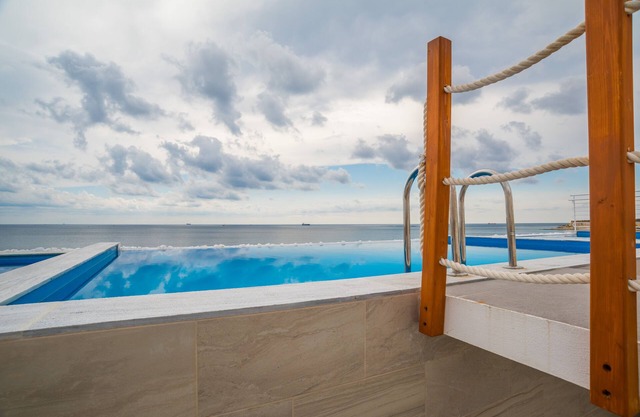 Stylish Sky villa with private pool and unobstructed sea view - The Waterfront