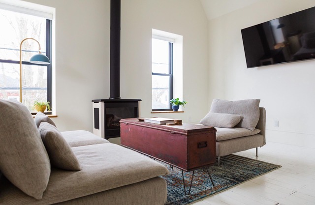 Stylish, spacious suite in Wellington- steps to beach, dining, brewery and shops