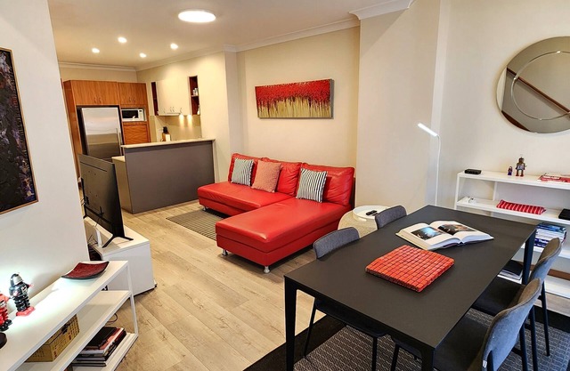 Stylish Split-Level Penthouse Loft + Parking