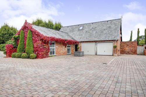 Stylish Stay Near To Carden Park By Cheshire Escapes