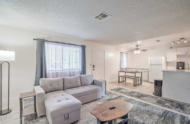 Stylish Stay Near Vegas! Strip Sleeps 6!
