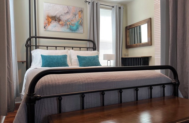 Stylish Studio, Hertel Ave. Restaurants Near