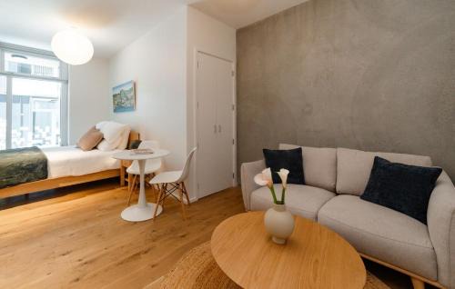 Stylish Studio Hideaway, Quiet Inner-City Location
