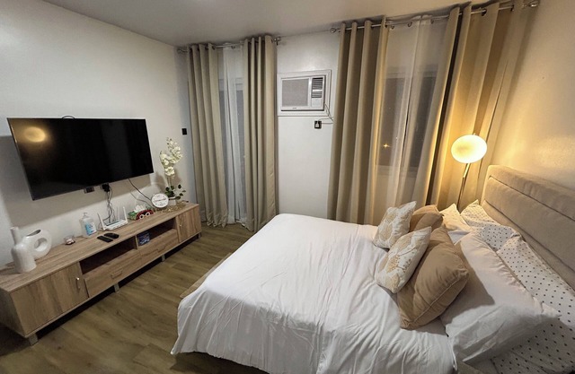 Stylish Studio Hideaway, Talisay City, WiFi + AC