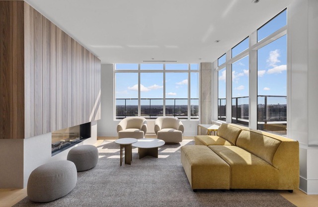 Stylish Studio on the 24th Floor in Griffintown City 5 mins from downtown