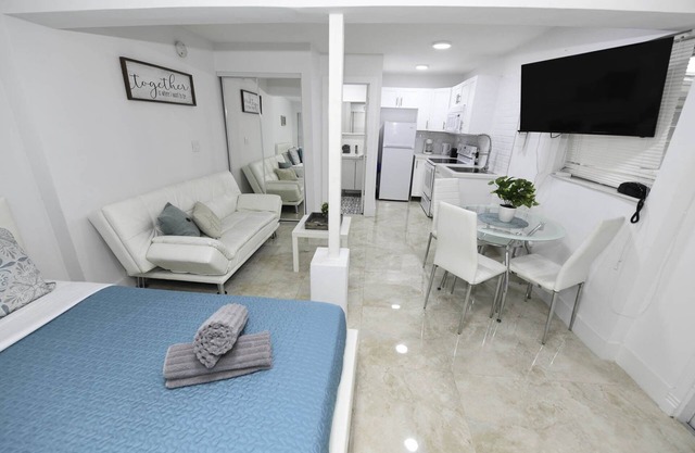 ❀Stylish Studio❀ Near Beach, Shopping & Nightlife