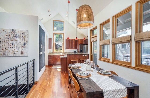 Stylish Summer Base by River & Valley Floor Trails