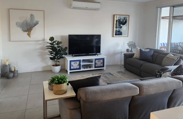 Stylish Terrace Home in the Heart of Robina. Pool and Pet Friendly!