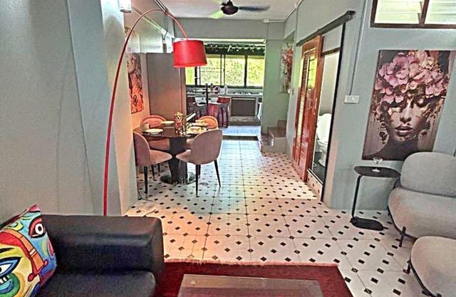 Stylish townhome in marvelous Chang Wat Chiang Mai with WiFi, AC