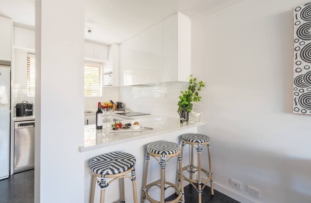 Stylish townhouse in leafy Parkside close to CBD