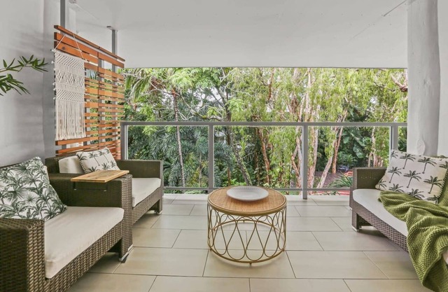Stylish Tropical Escape in Palm Cove – Resort Condo with Balcony & Pool Views