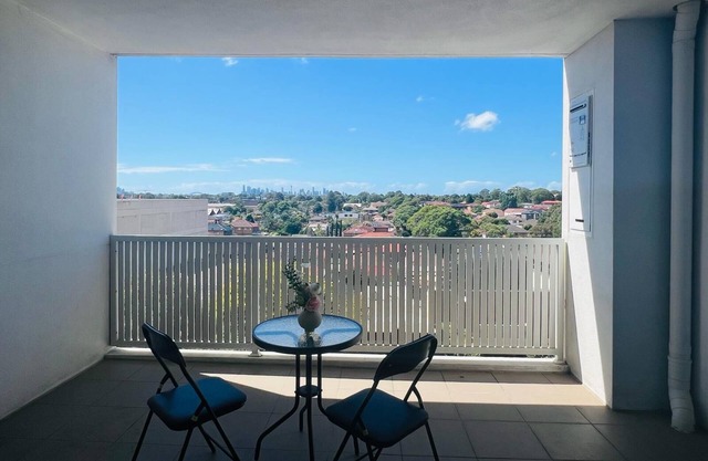 Stylish Two Bedroom Apartment Burwood Sydney close to everything, Free parking