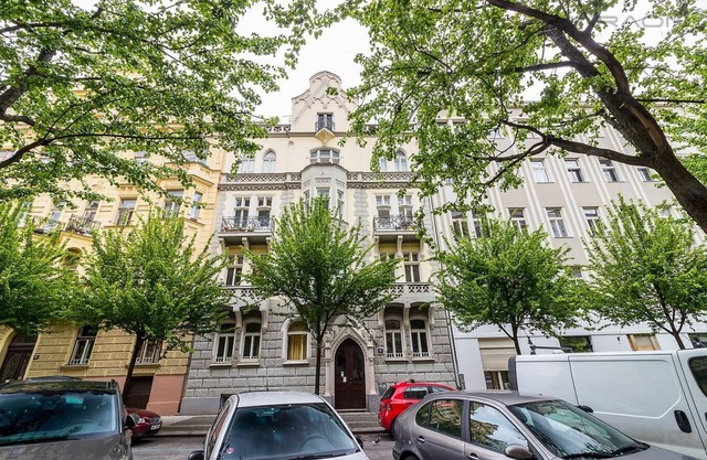 Stylish two-bedroom&terrace apartment in Vinohrady