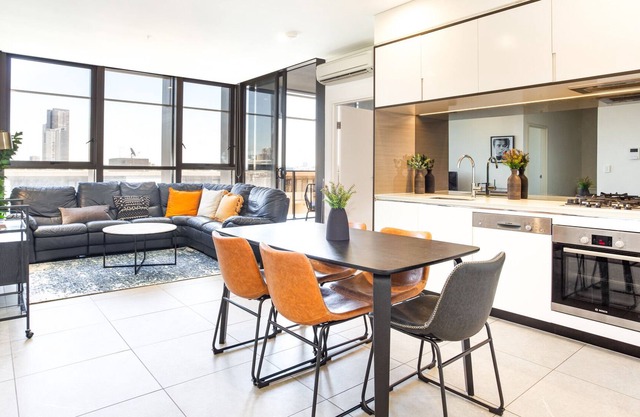 Stylish Unit with Balcony View near River and Park