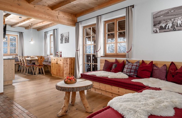 Stylish Vacation Apartment "Frötscherhof Birke" with Mountain View, Sauna, Wi-Fi, Balcony & Shared Garden; Parking Available