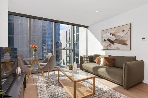 Stylish & Vibrant Apt In Best Location w Gym, Pool