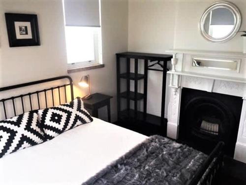 Stylish Victorian Terrace in cultural heart