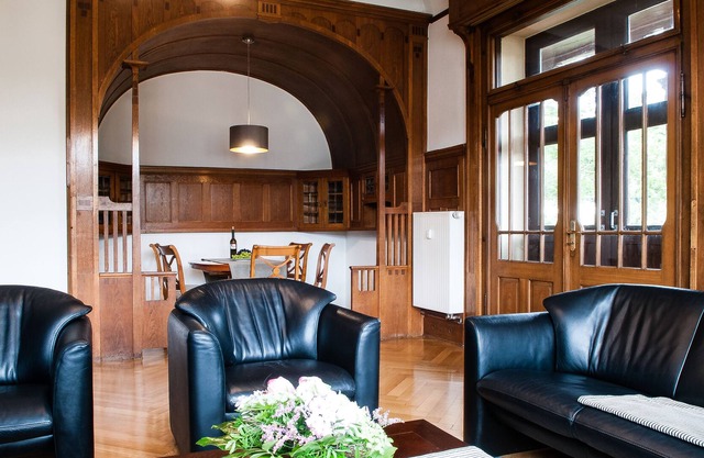 Stylish villa apartment (103 + 109 sqm) in a prime location and short distances to culture / nature