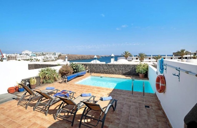 Stylish villa with sea view and private pool