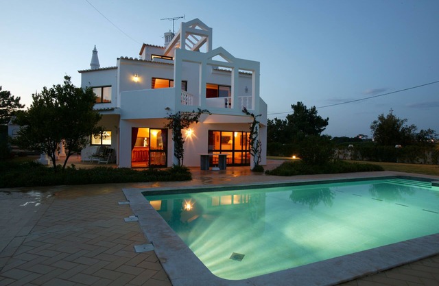 Stylish Villa with Large Private Pool ,Walled Garden & Sea Views very quiet -