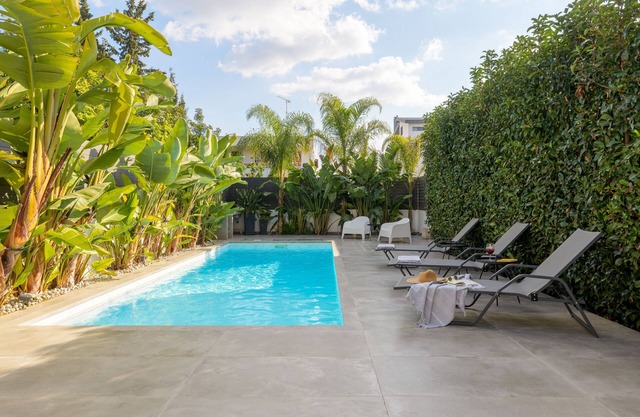 Stylish Voula apartment close to Kavouri beach with shared pool