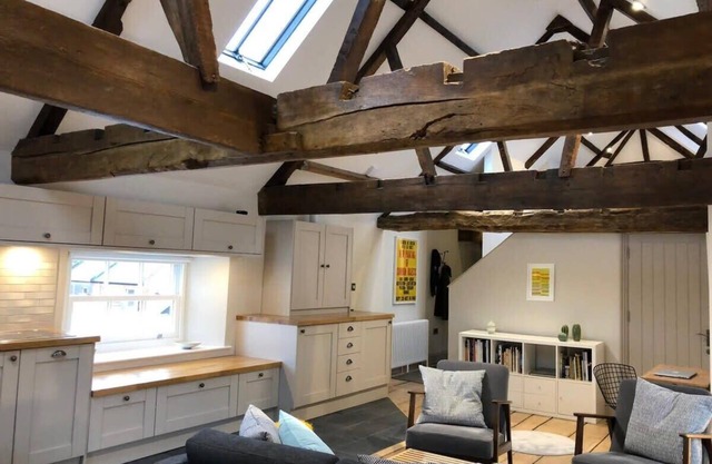 Stylish Wells penthouse with Cathedral views