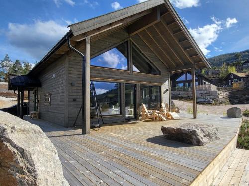 Stylishly furnished chalet with a large terrace in Vrådal