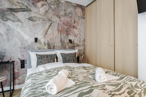 Stylowe Studio Very Berry w Poznaniu z Parkingiem i Balkonem by Noclegi Renters