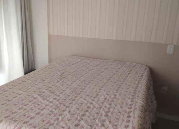 Suíte 1 com cama de casal,em apartamento compartilhado ar condicionado, tv, e Wi-fi -frigobar