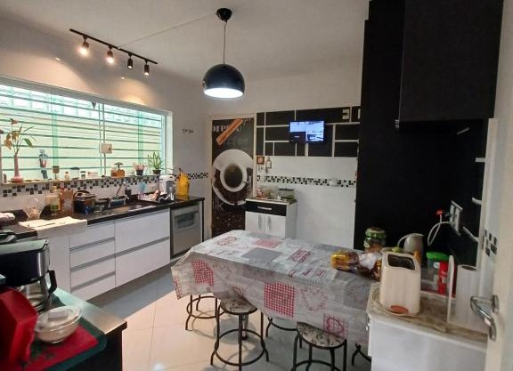 Suíte privativa em casa de família