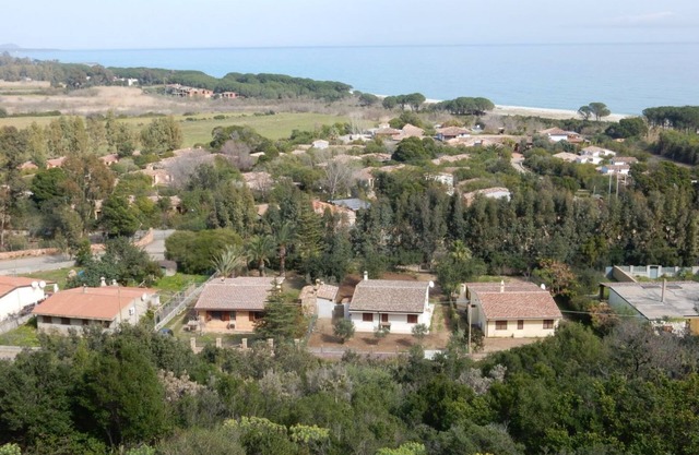 Su Sinnipiri A cottage with garden right on the beach