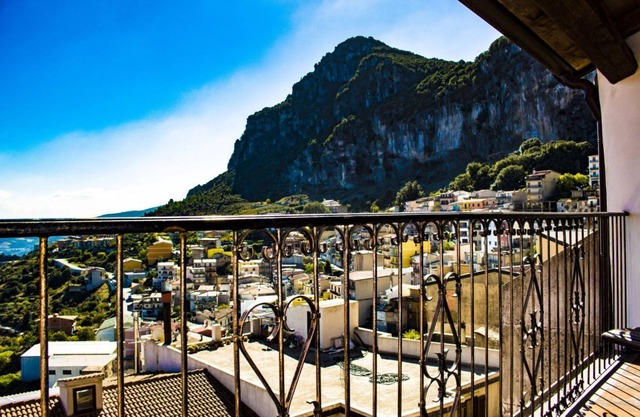 Su Terrassu, a typical sardinian house with sea and mountain views