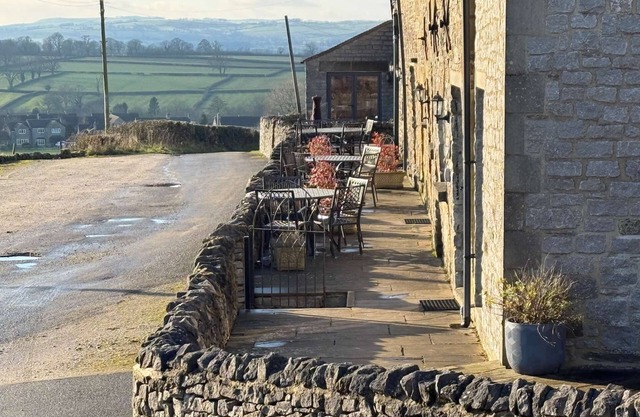 Substantial, Dog-Friendly Cottage Complex for groups of up to 42 people with Hot Tubs.