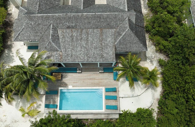 Sueno De Mar: Beachfront Villa for 10