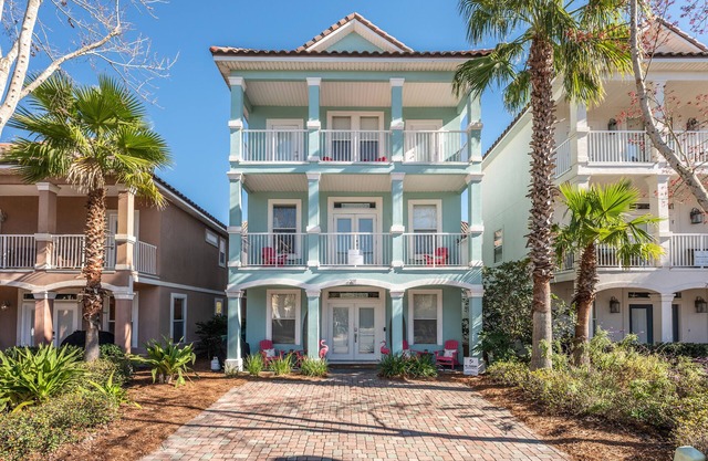 Sugar & Salt - 6Bedrooms, Villages of Crystal Beach Sleeps 16! Lagoon Pool