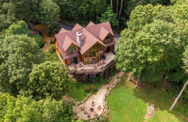 Sugar View Retreat - Great mountain views, fire pit, quiet neighborhood!
