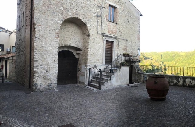 SUGGESTIVA CASA MEDIEVALE